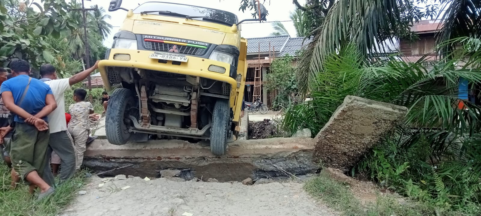JEMBATAN DESA SEI PAHAM AMBRUK